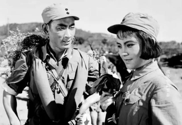 百部旧电影解放战争故事片（经典战争影片战火中的青春）(2)