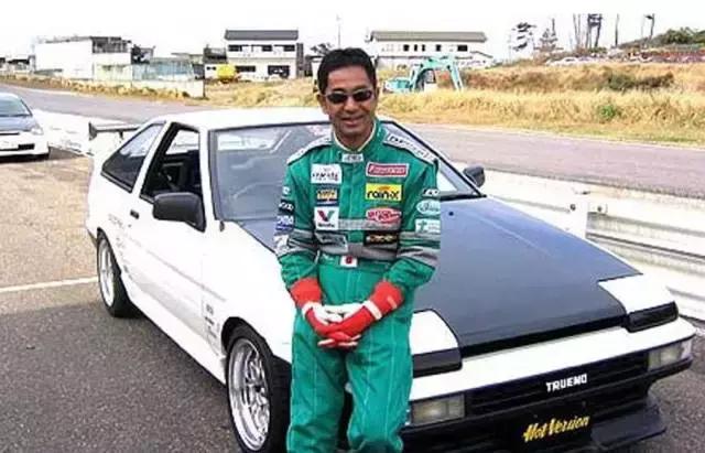 周杰伦买了什么车（周杰伦曾经开这辆车称霸日本山头）(7)