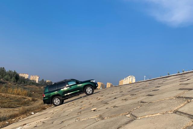 陆巡LC200（玩物未必丧志陆地巡洋舰LC200深度用车报告）(15)