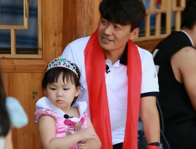 ​王宝强晒女儿手写的鼓励信，疑是马蓉代笔