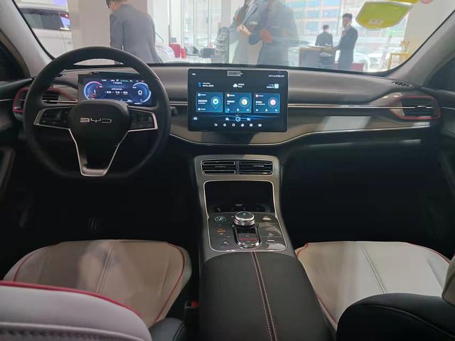 15万左右买什么车（预算15万买车我们精选了这4款）(10)