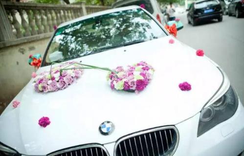 婚车怎么装饰更吉利（婚车要这样装饰才够霸气）(16)