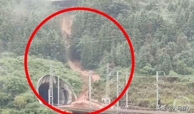 动车d2809相撞（D2809动车撞上泥石堆）(2)