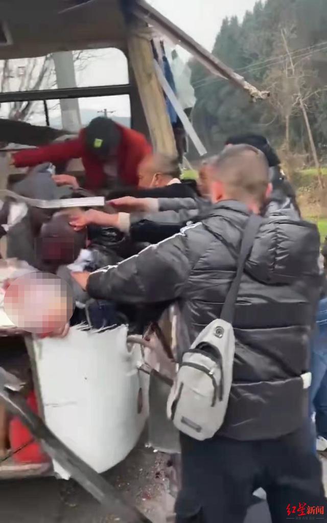 四川江油车祸伤者（四川江油车祸致8死19伤）(2)