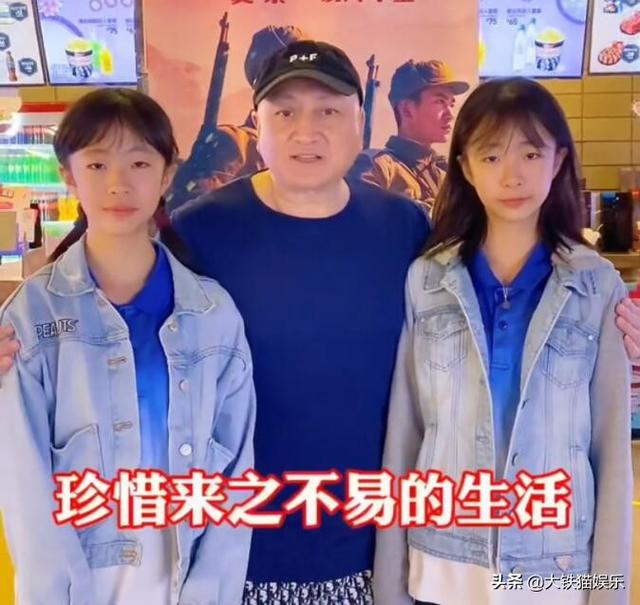 娱乐圈撞脸的七对明星(娱圈这4对亲兄弟差距大)(32)