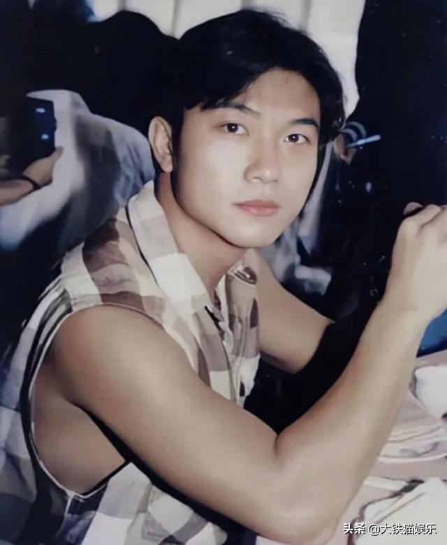 娱乐圈撞脸的七对明星(娱圈这4对亲兄弟差距大)(21)