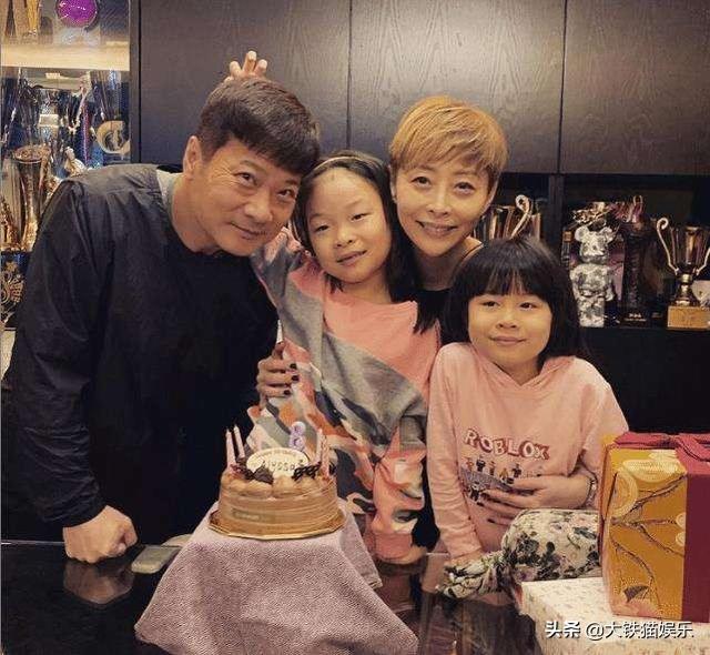 娱乐圈撞脸的七对明星(娱圈这4对亲兄弟差距大)(28)