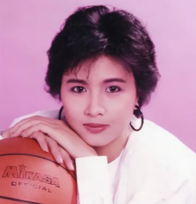 娱乐圈里的十大女明星谁最美(现今却灵气全无)(40)