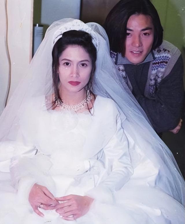 娱乐圈里的十大女明星谁最美(现今却灵气全无)(42)