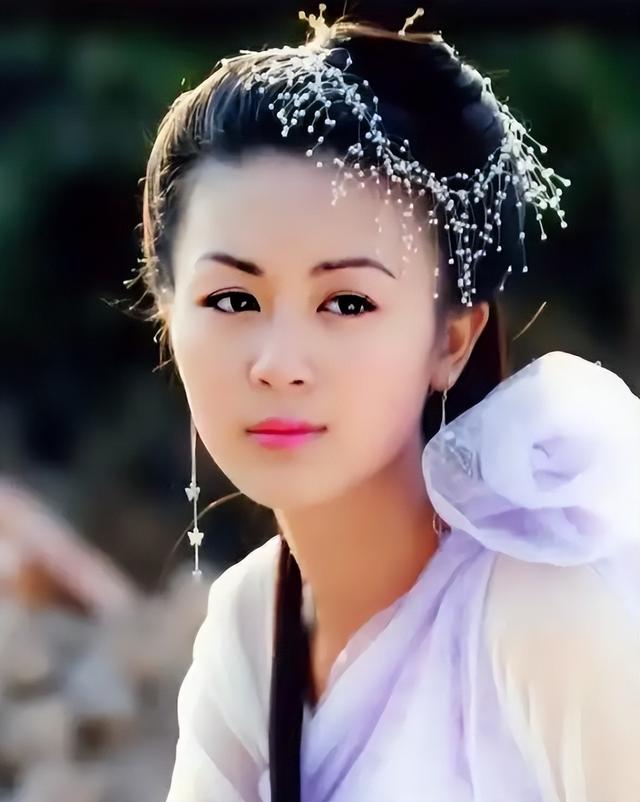 娱乐圈里的十大女明星谁最美(现今却灵气全无)(21)