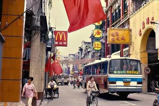 简短的粤语童谣（落雨大水浸街粤语童谣这样唱）(8)