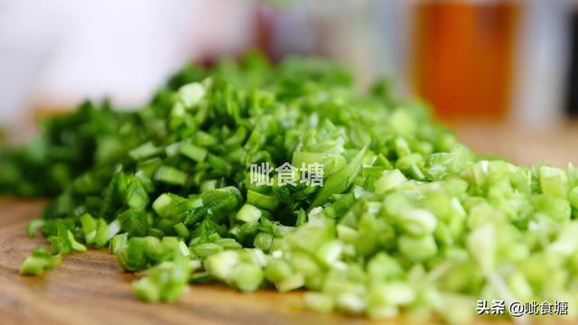 家常版韭菜盒子的做法大全（家人都爱吃的韭菜盒子）(4)