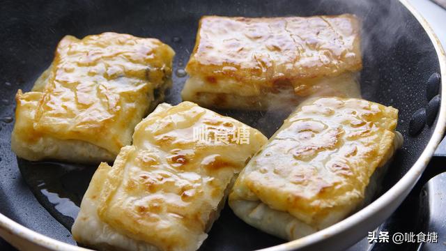 家常版韭菜盒子的做法大全（家人都爱吃的韭菜盒子）(13)