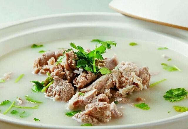 大厨煮羊肉汤的正确方法（厨师长亲手教你四款羊肉汤做法）(4)