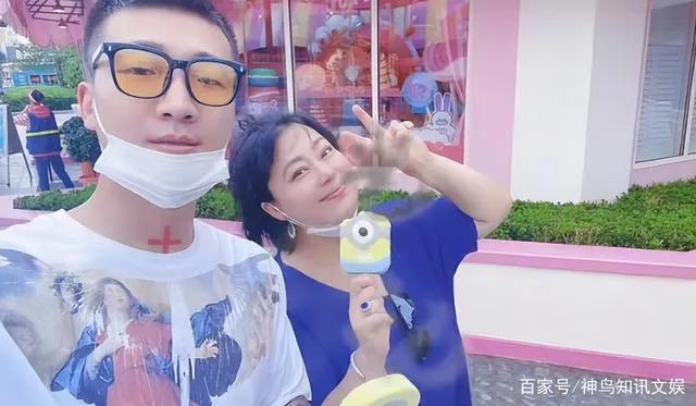 李菁菁与小21岁老公近况(52李菁菁与小21岁的老公暴晒甜蜜)(1)