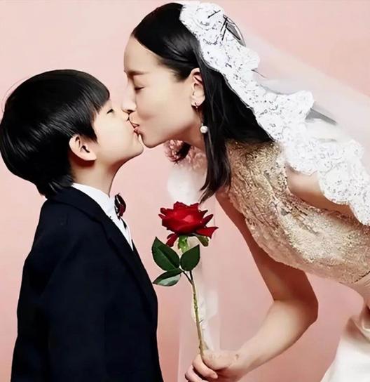 董洁与潘粤明和解带儿子现身(潘粤明9年没见儿子)(25)