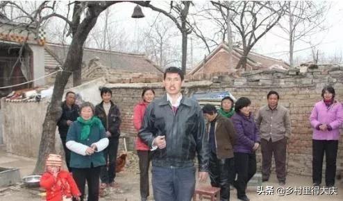 大衣哥首次登星光大道(星光大道单县大衣哥发展史)(2)