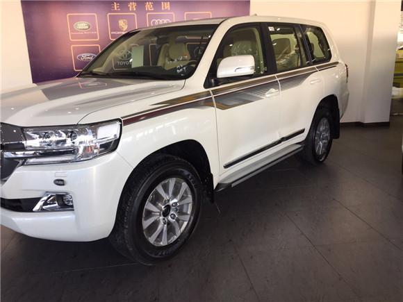 中东酷路泽4000详细配置和价格（中东版丰田酷路泽4000详细外观与内饰）(2)