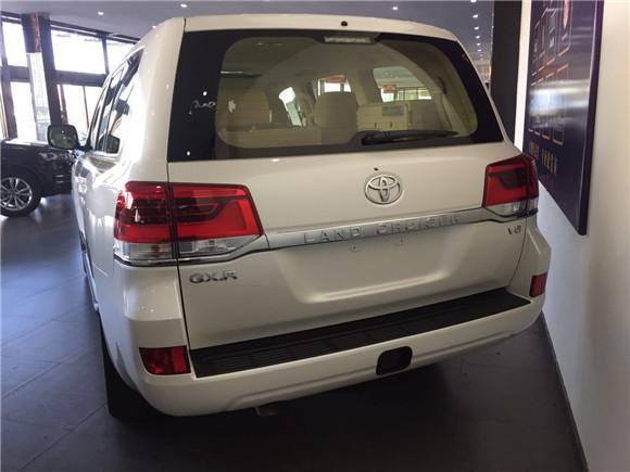 中东酷路泽4000详细配置和价格（中东版丰田酷路泽4000详细外观与内饰）(12)