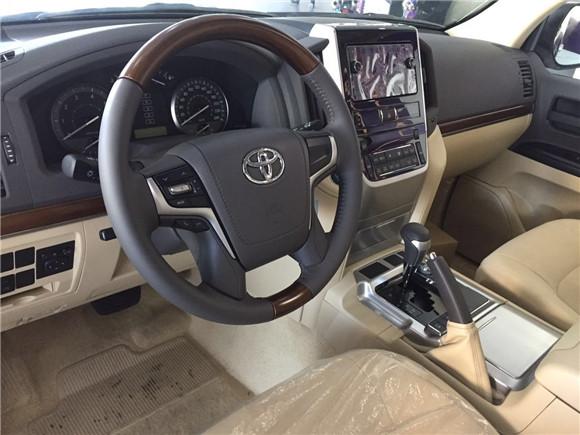 中东酷路泽4000详细配置和价格（中东版丰田酷路泽4000详细外观与内饰）(3)