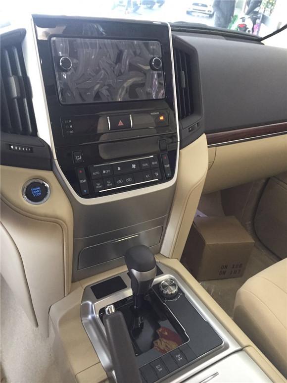 中东酷路泽4000详细配置和价格（中东版丰田酷路泽4000详细外观与内饰）(4)