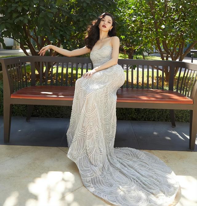 张小斐获金鸡奖影后获奖感言（金鸡奖红毯高光）(28)