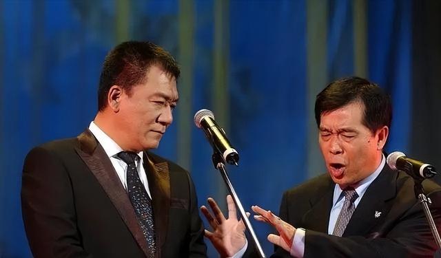 侯耀文闺女和侯耀华争遗产谁赢了(2011年侯耀文骨灰安放仪式)(14)