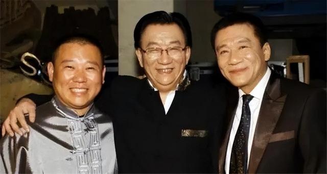 侯耀文闺女和侯耀华争遗产谁赢了(2011年侯耀文骨灰安放仪式)(13)