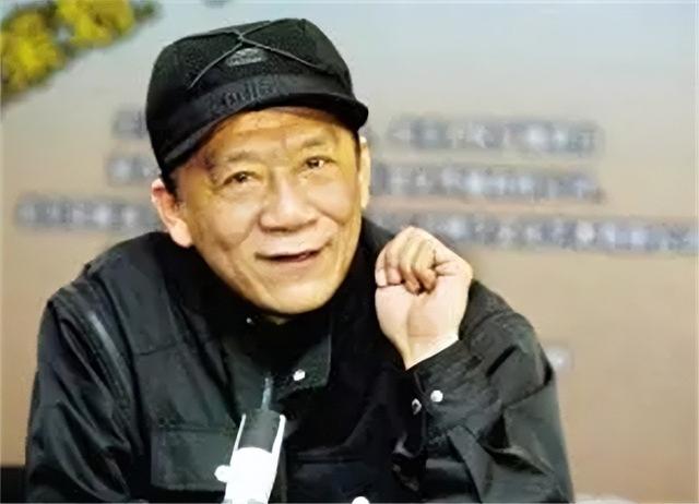 侯耀文闺女和侯耀华争遗产谁赢了(2011年侯耀文骨灰安放仪式)(10)