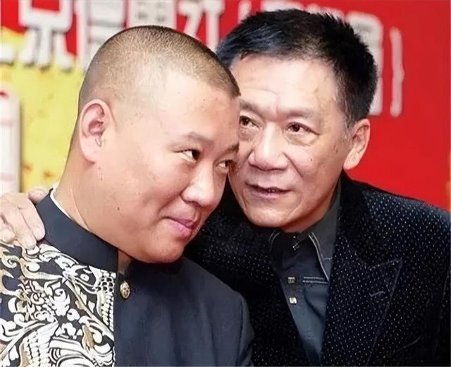 侯耀文闺女和侯耀华争遗产谁赢了(2011年侯耀文骨灰安放仪式)(15)