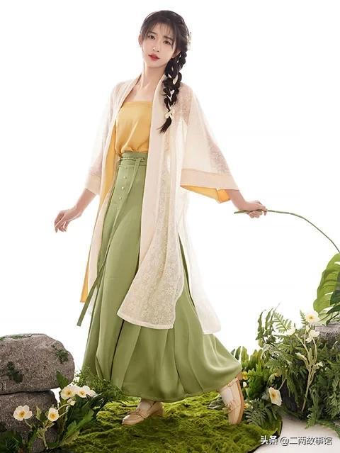 穿汉服时最简单的发型教程(4款简单汉服发型)(1)