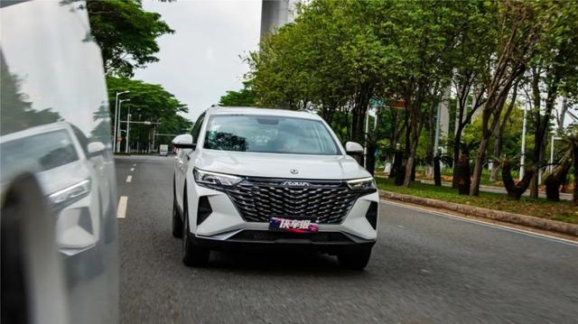 东风风神ax7马赫版试驾评测（换上了比2.0T更强的1.5T）(6)