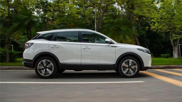 东风风神ax7马赫版试驾评测（换上了比2.0T更强的1.5T）(7)