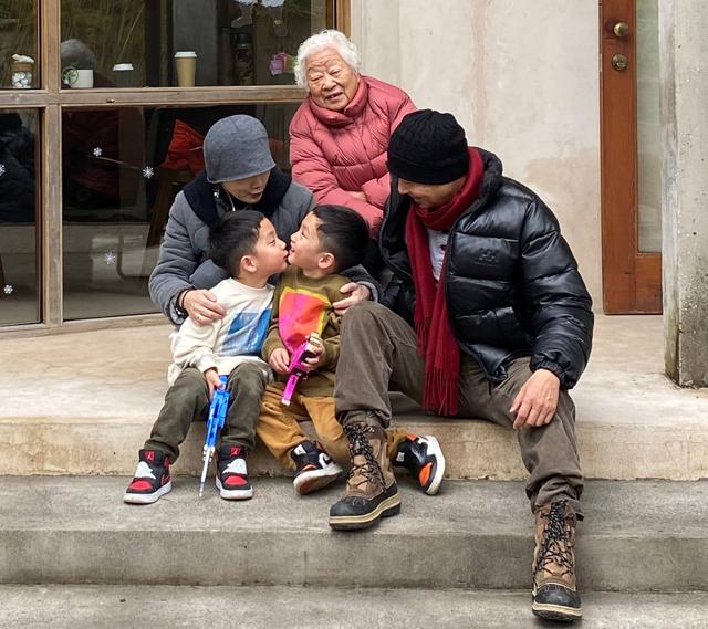 侯长荣年轻时颜值巅峰 87版红楼梦美男如今成姥爷(10)