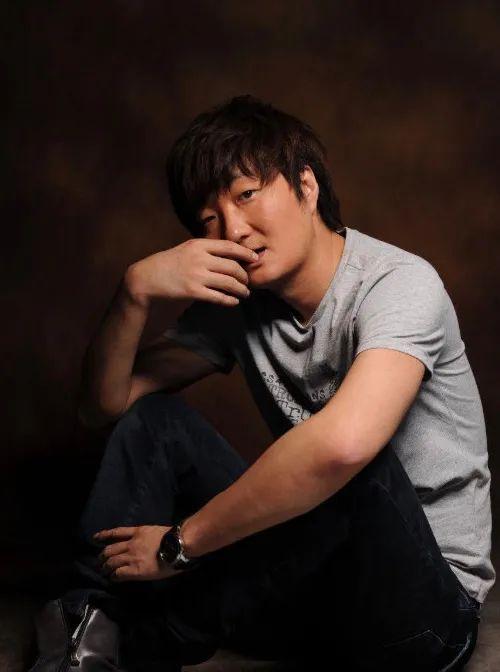 王大治背景厉害吗(最丑影帝王大治的失败上位路)(1)