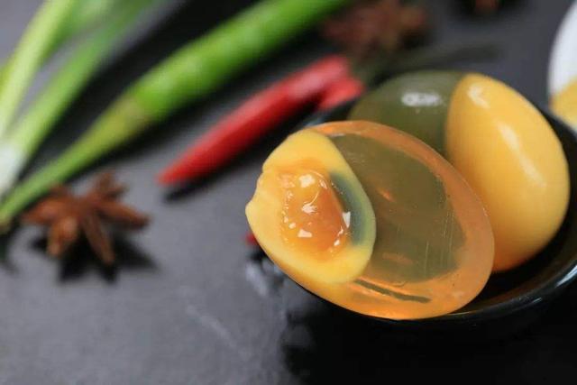 在家怎么自制皮蛋(自制无铅皮蛋家庭版做法)(16)