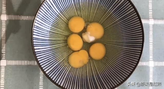 怎么做出又滑又嫩的鸡蛋羹(想要蒸出滑嫩无蜂窝的鸡蛋羹)(2)