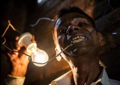 ​印度没有用饭的怪杰，8年未进食所有食物_靠阳光保护性命