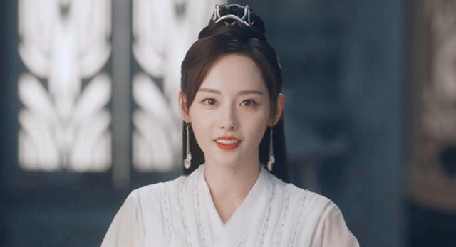 张嘉倪与周冬雨合影 千古玦尘张嘉倪上线(1)