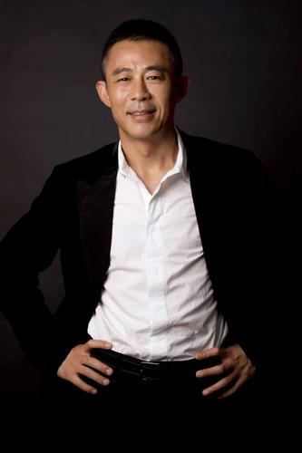 侯勇最后嫁给谁（51岁侯勇三任妻子）(1)