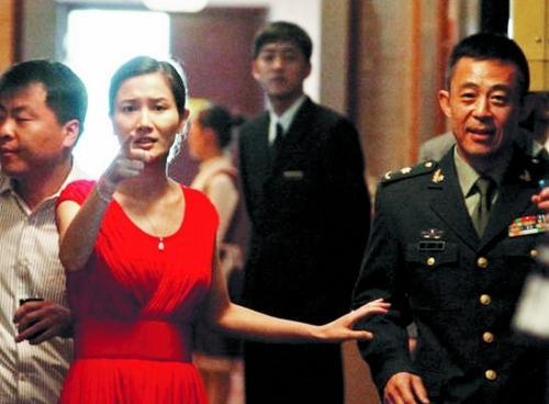 侯勇最后嫁给谁（51岁侯勇三任妻子）(5)