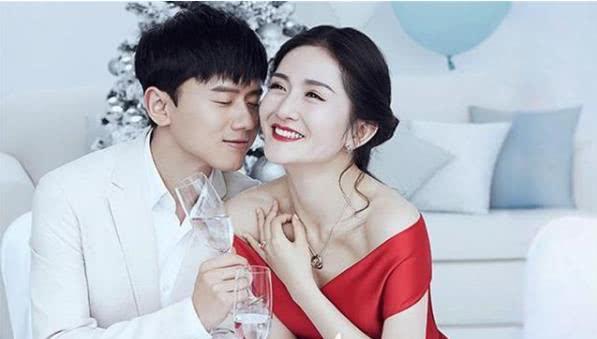 张杰与谢娜是一家四口（网友拍到张杰谢娜带两女儿在楼顶晒太阳）(4)