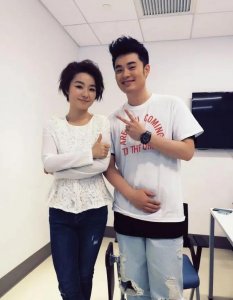 爱情公寓里演丽萨榕的是谁(主持人榕榕演爱情公寓走红)