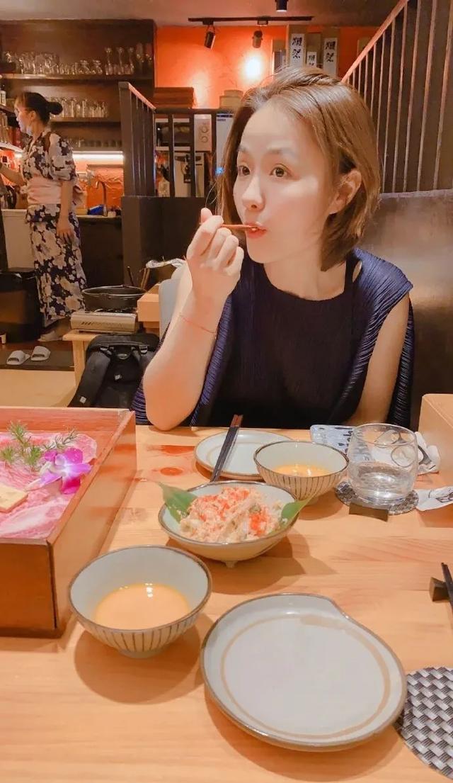 爱情公寓里演丽萨榕的是谁(主持人榕榕演爱情公寓走红)(12)