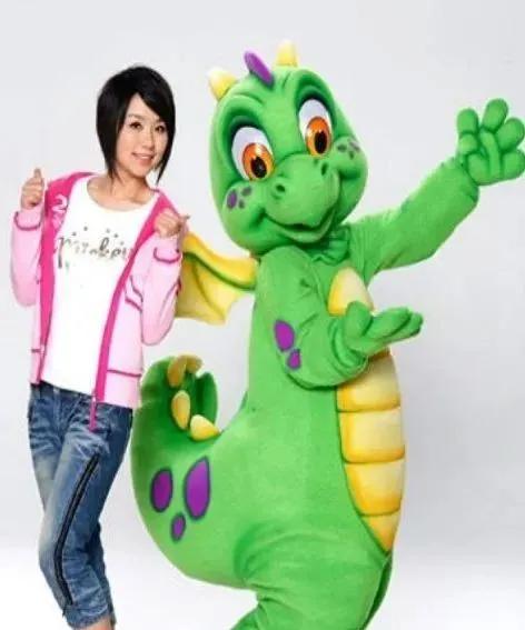 爱情公寓里演丽萨榕的是谁(主持人榕榕演爱情公寓走红)(7)