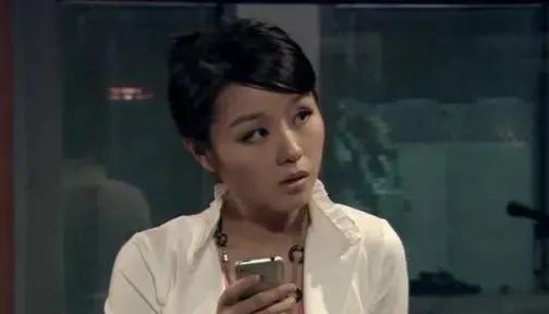 爱情公寓里演丽萨榕的是谁(主持人榕榕演爱情公寓走红)(2)