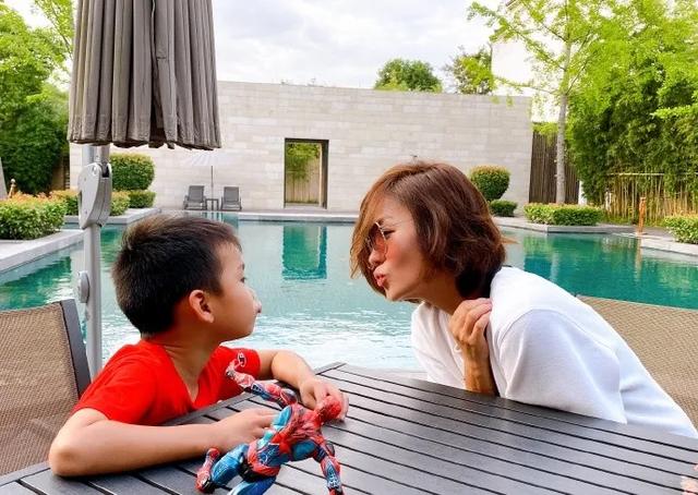 爱情公寓里演丽萨榕的是谁(主持人榕榕演爱情公寓走红)(11)