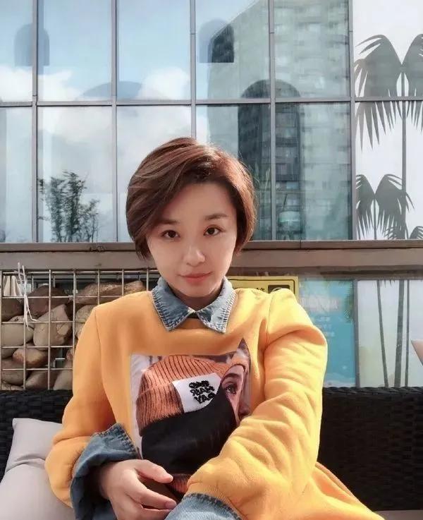 爱情公寓里演丽萨榕的是谁(主持人榕榕演爱情公寓走红)(9)