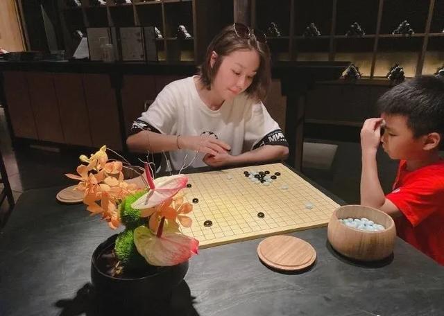 爱情公寓里演丽萨榕的是谁(主持人榕榕演爱情公寓走红)(15)