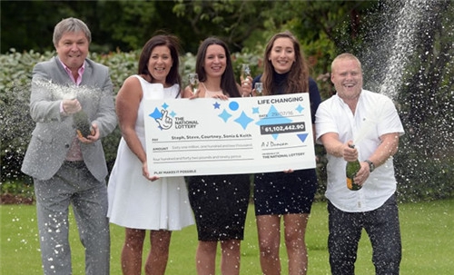 浩劫不死必有后福是果然 女子得癌症不死购彩票中6100万